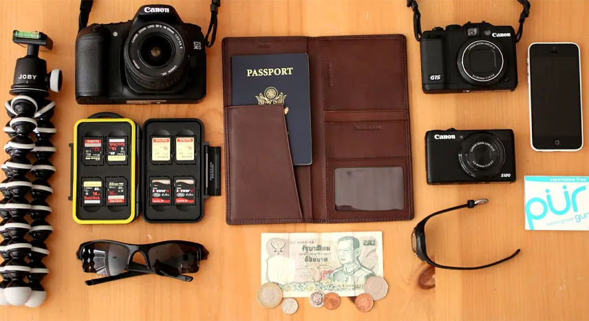 10 Must-Have Tech Gadgets for Travelers to Pack Smartly